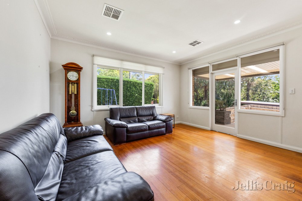 16 Miriam Street, Rosanna image 4