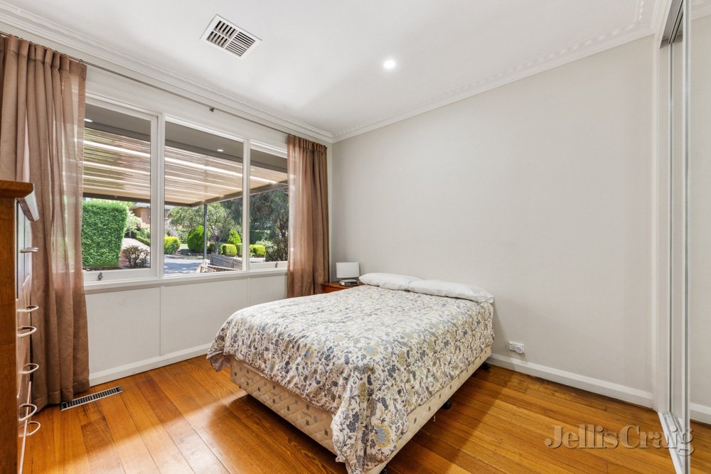 16 Miriam Street, Rosanna image 5