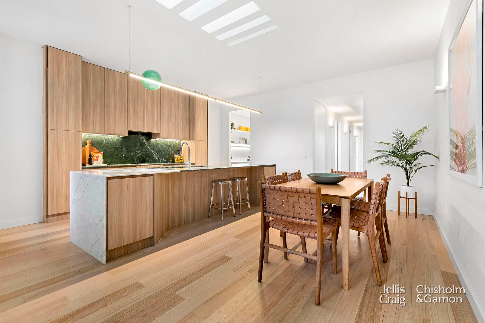 16 Moore Street, Elwood image 2