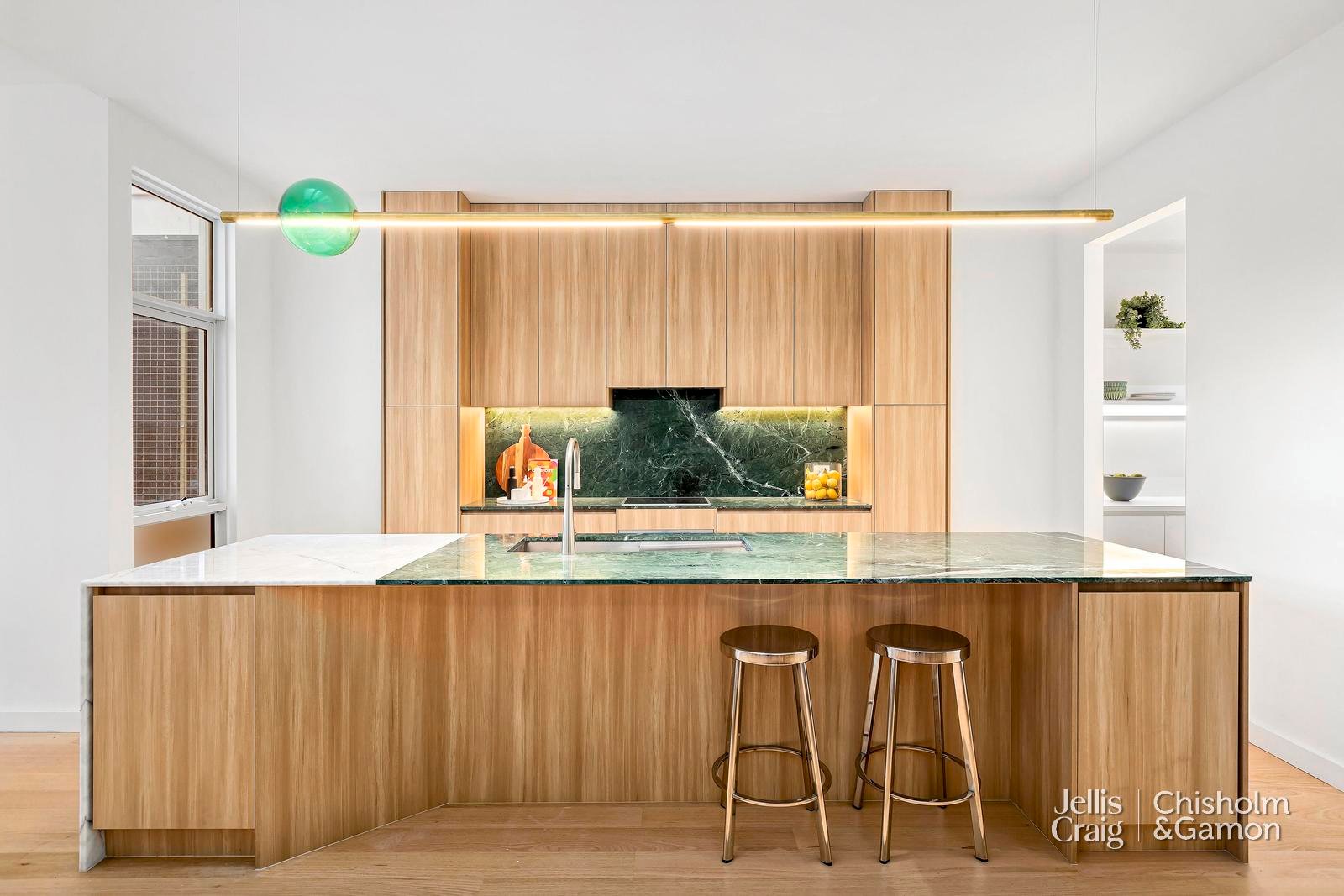 16 Moore Street, Elwood image 5