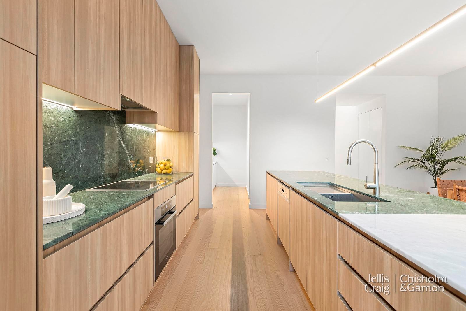16 Moore Street, Elwood image 12