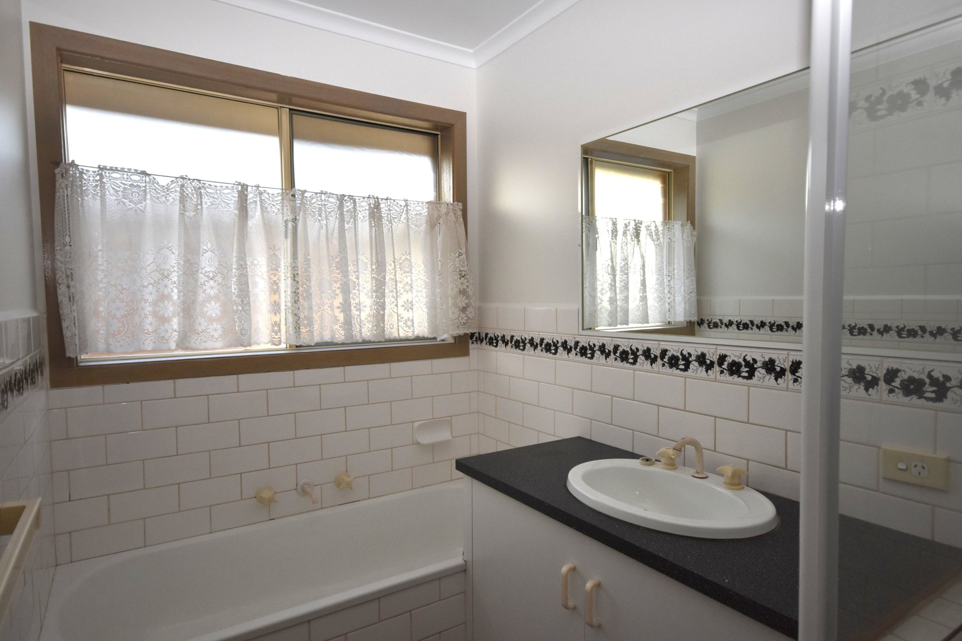 1/6 Mount View Parade, Mooroolbark image 7