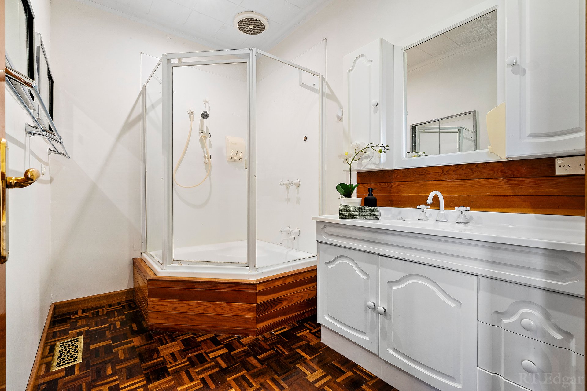 Property Gallery Thumbnail 5
