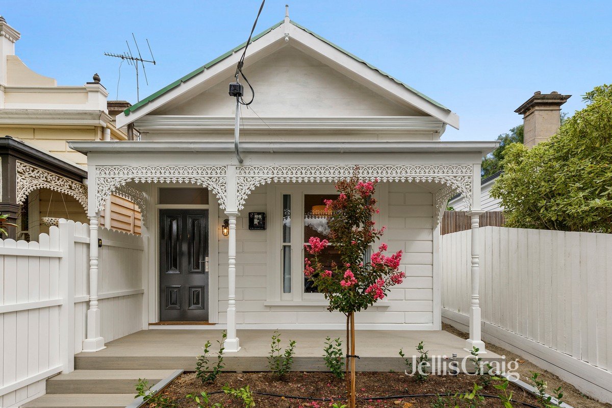 16 Mt Pleasant Grove, Armadale image 1