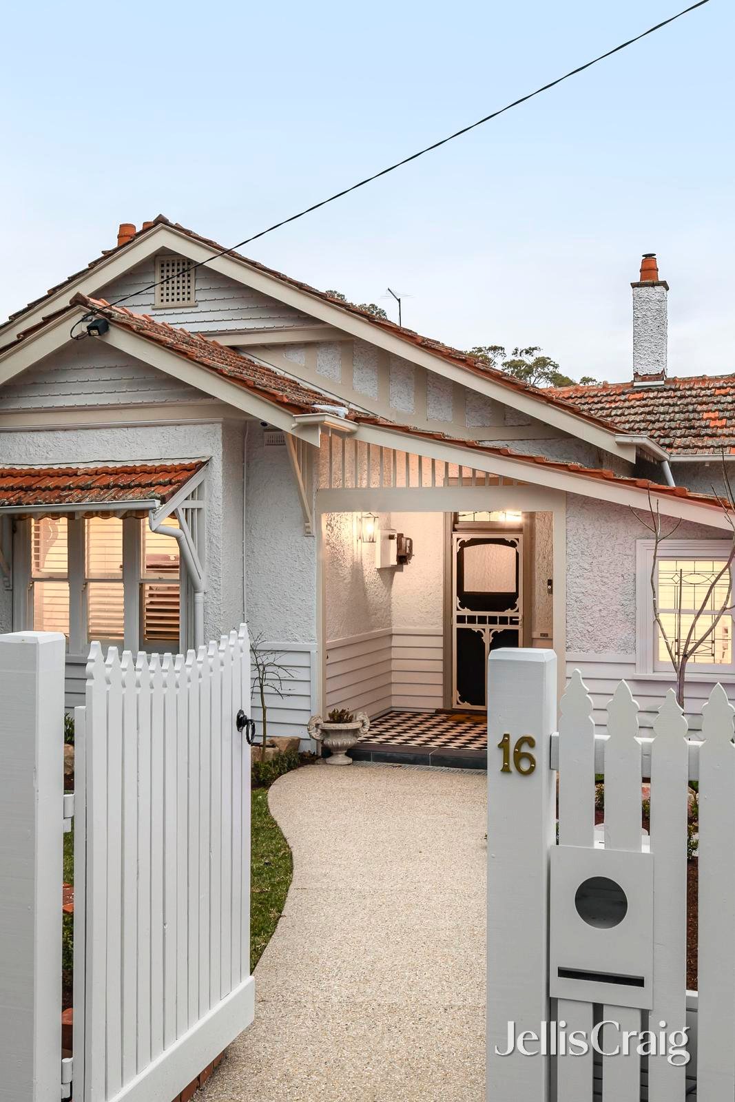 16 Myrtle Road, Canterbury image 2