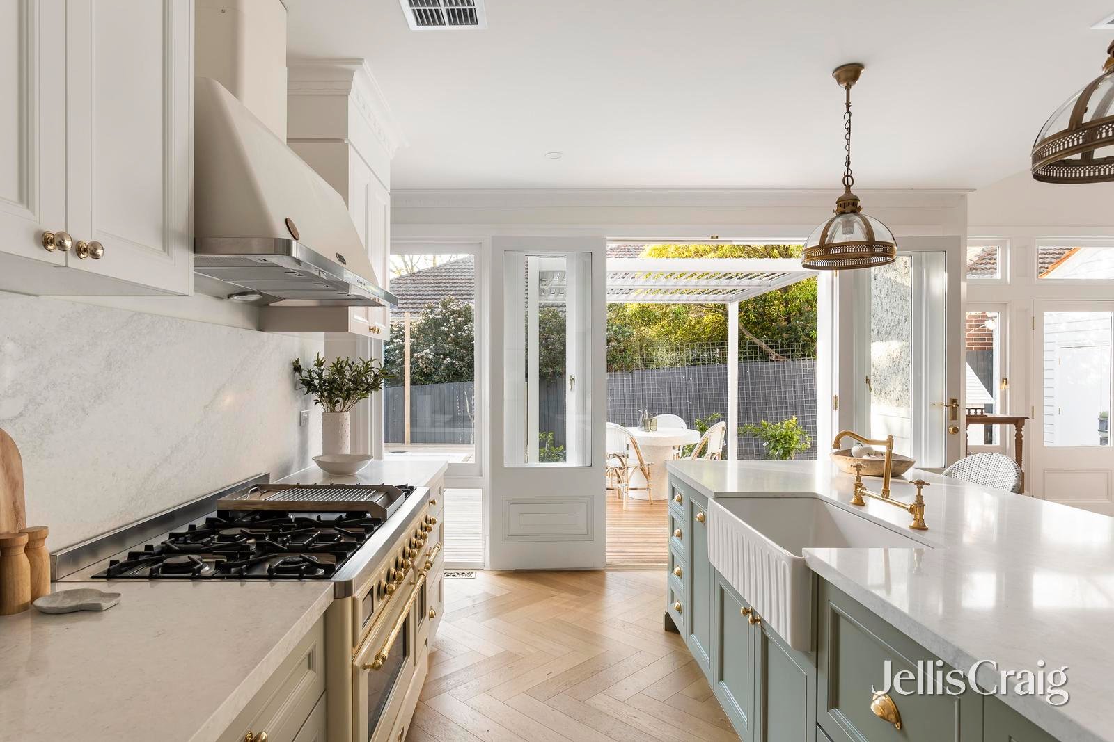 16 Myrtle Road, Canterbury image 9