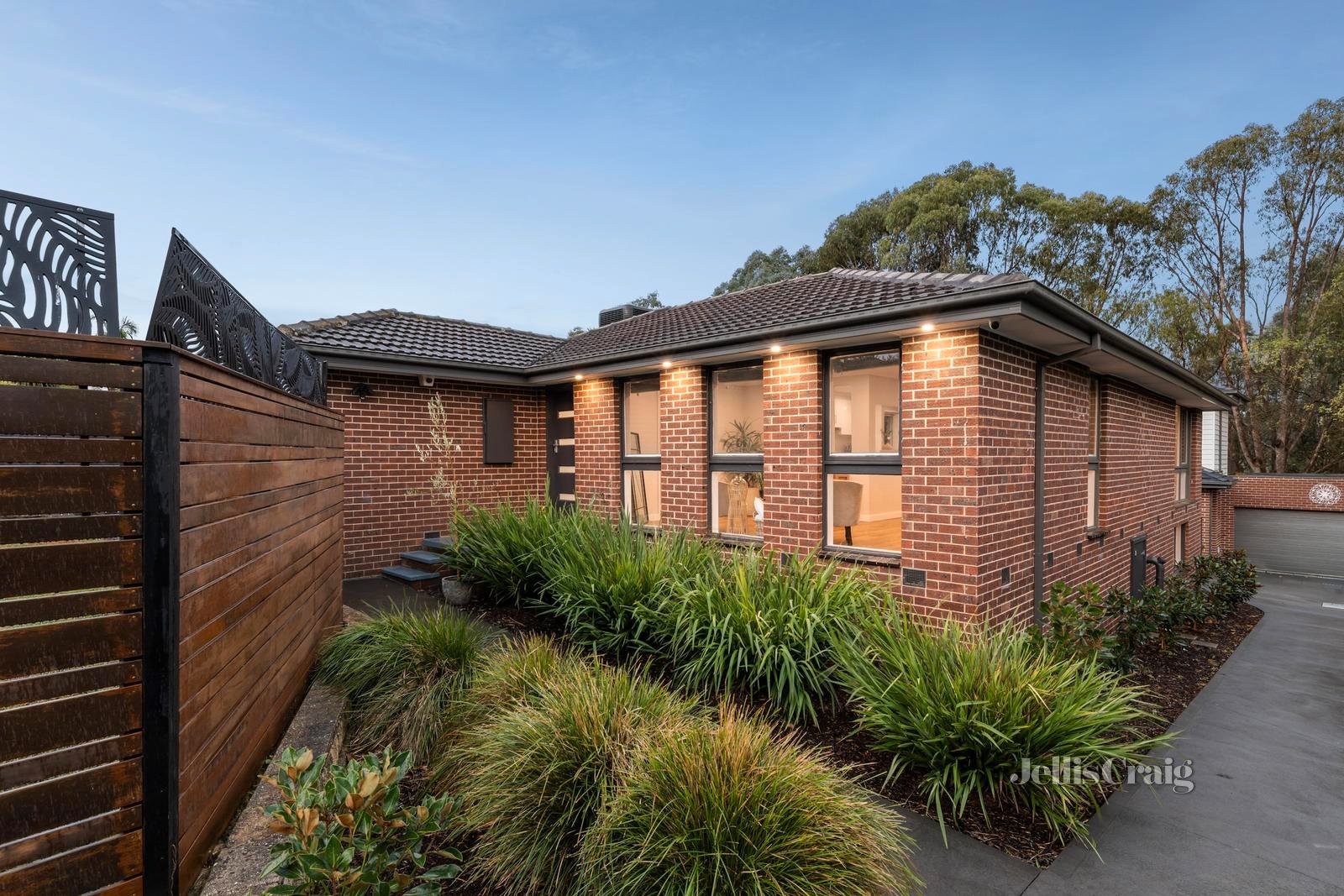 16 Nambour Drive, Mooroolbark image 2