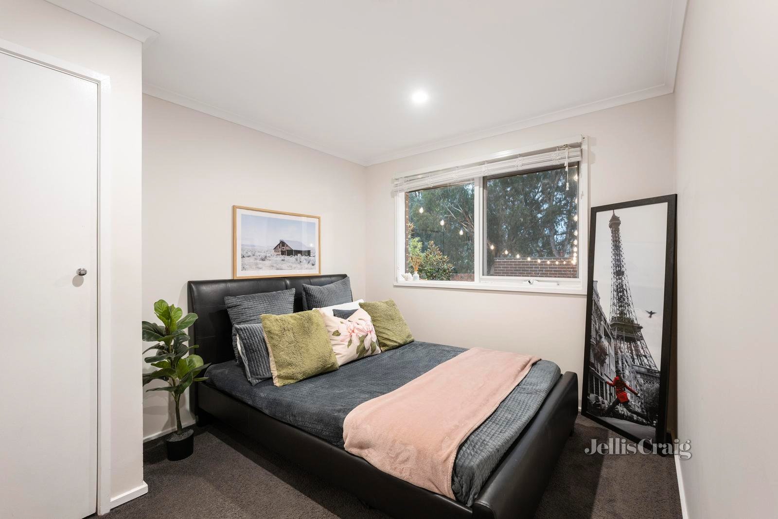 16 Nambour Drive, Mooroolbark image 13
