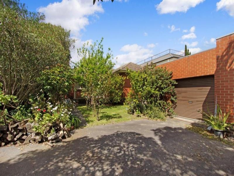 16 Naroo Street, Balwyn image 9