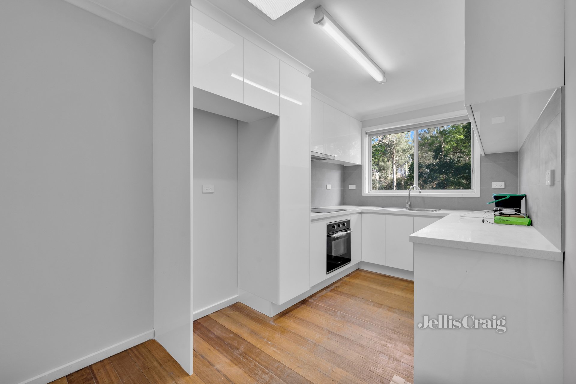 1/6 New Street, Ringwood image 3