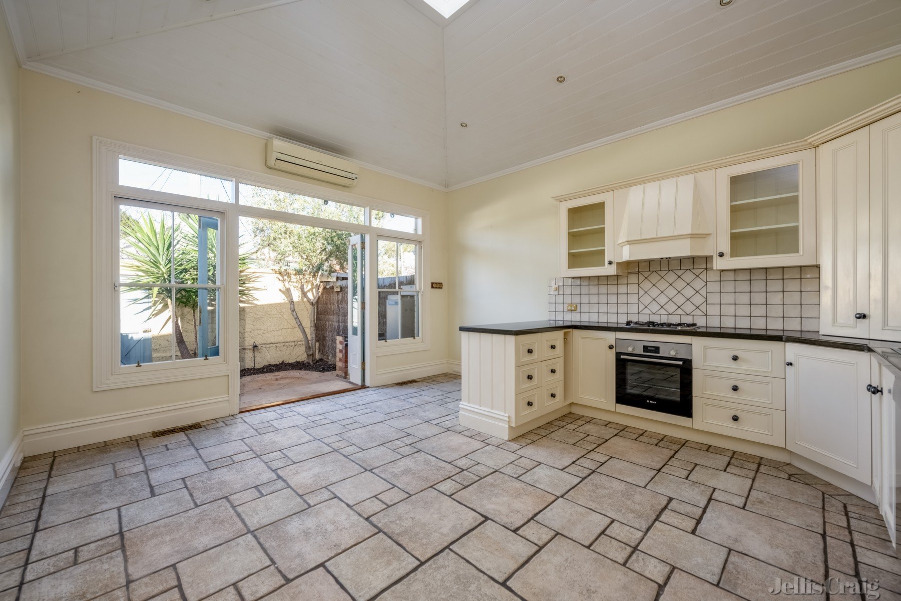 16 Newry Street, Fitzroy North image 2
