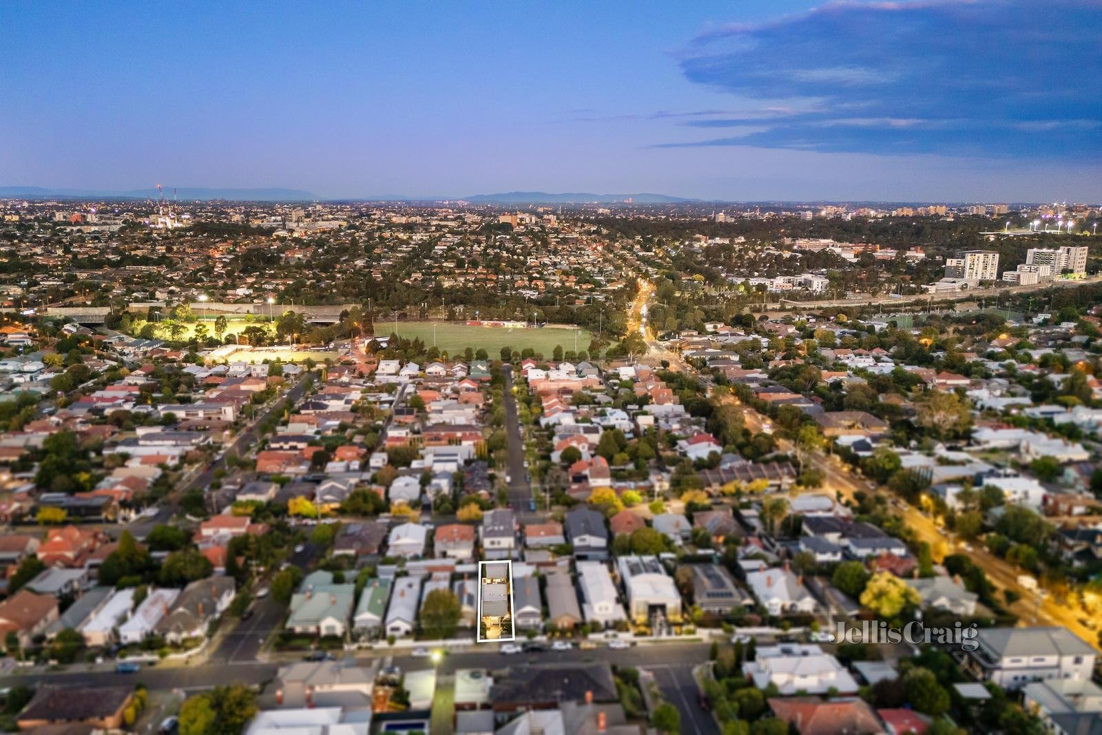 16 Ngarveno Street, Moonee Ponds image 13