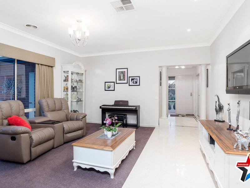 16 Nickson Close, Bayswater North image 2