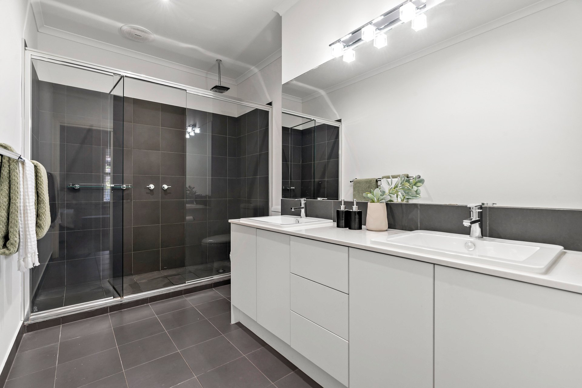Property Gallery Thumbnail 11