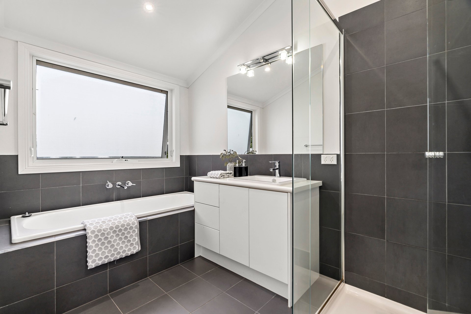 Property Gallery Thumbnail 14