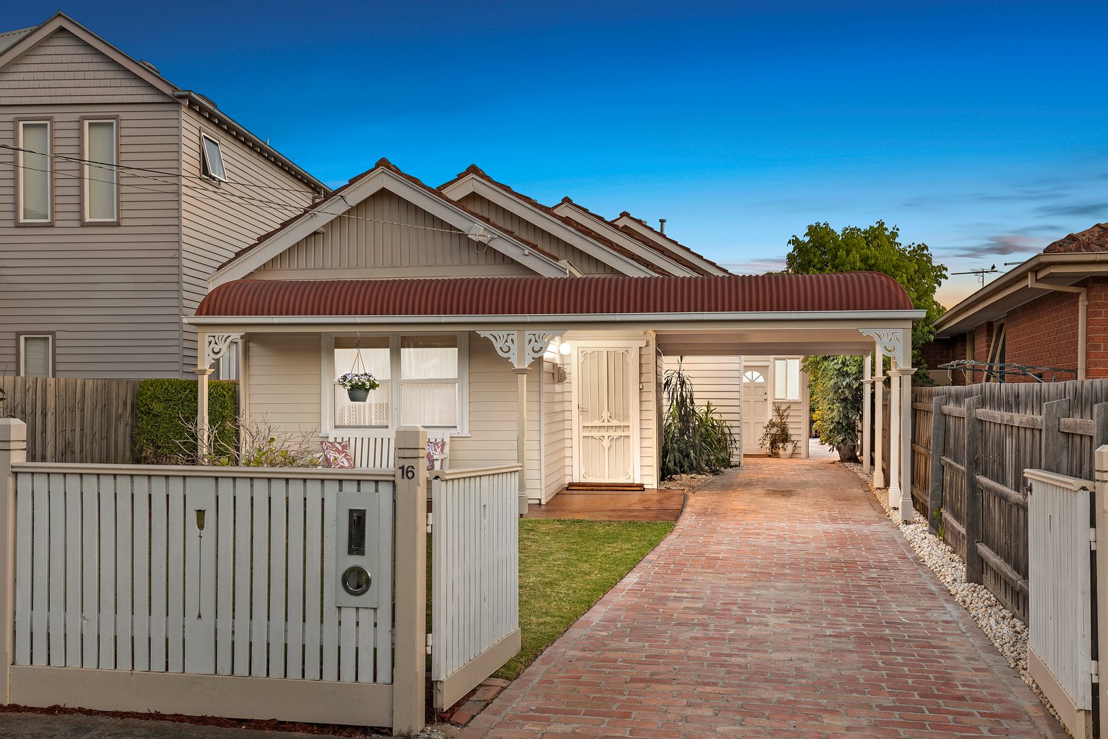 16 Oakleigh Crescent, Ormond, VIC 3204