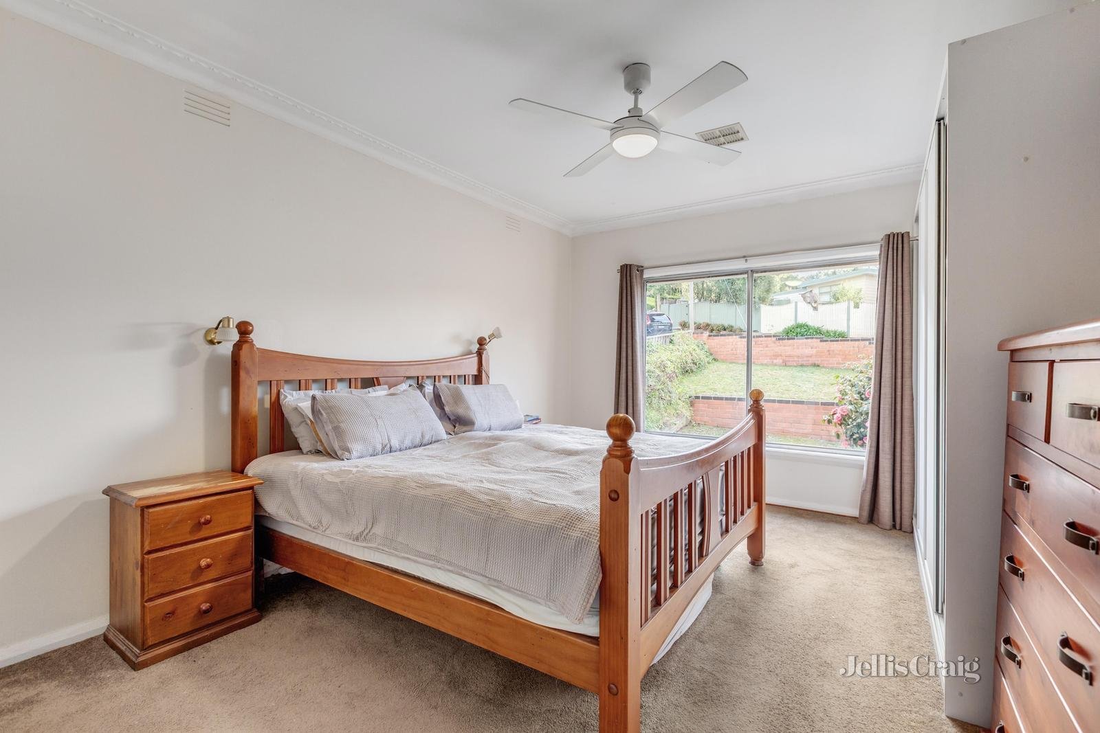 16 Outlook Drive, Doncaster image 6