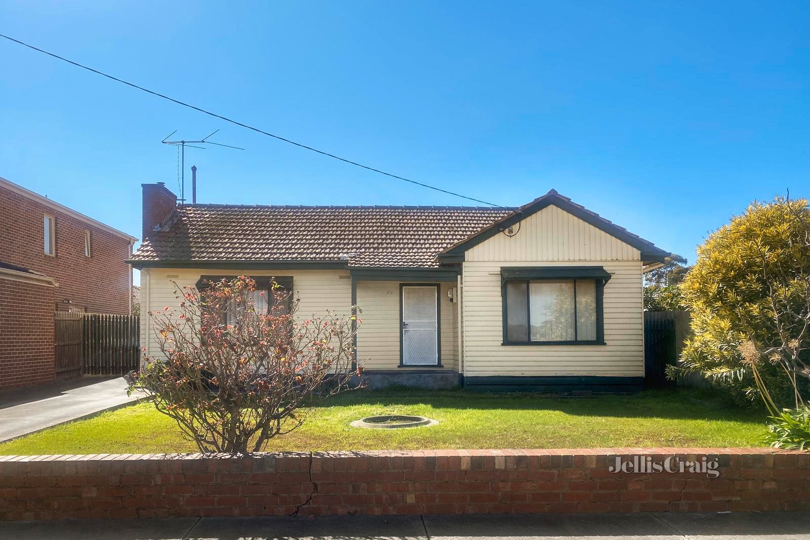 16 Peronne Street, Pascoe Vale South image 1