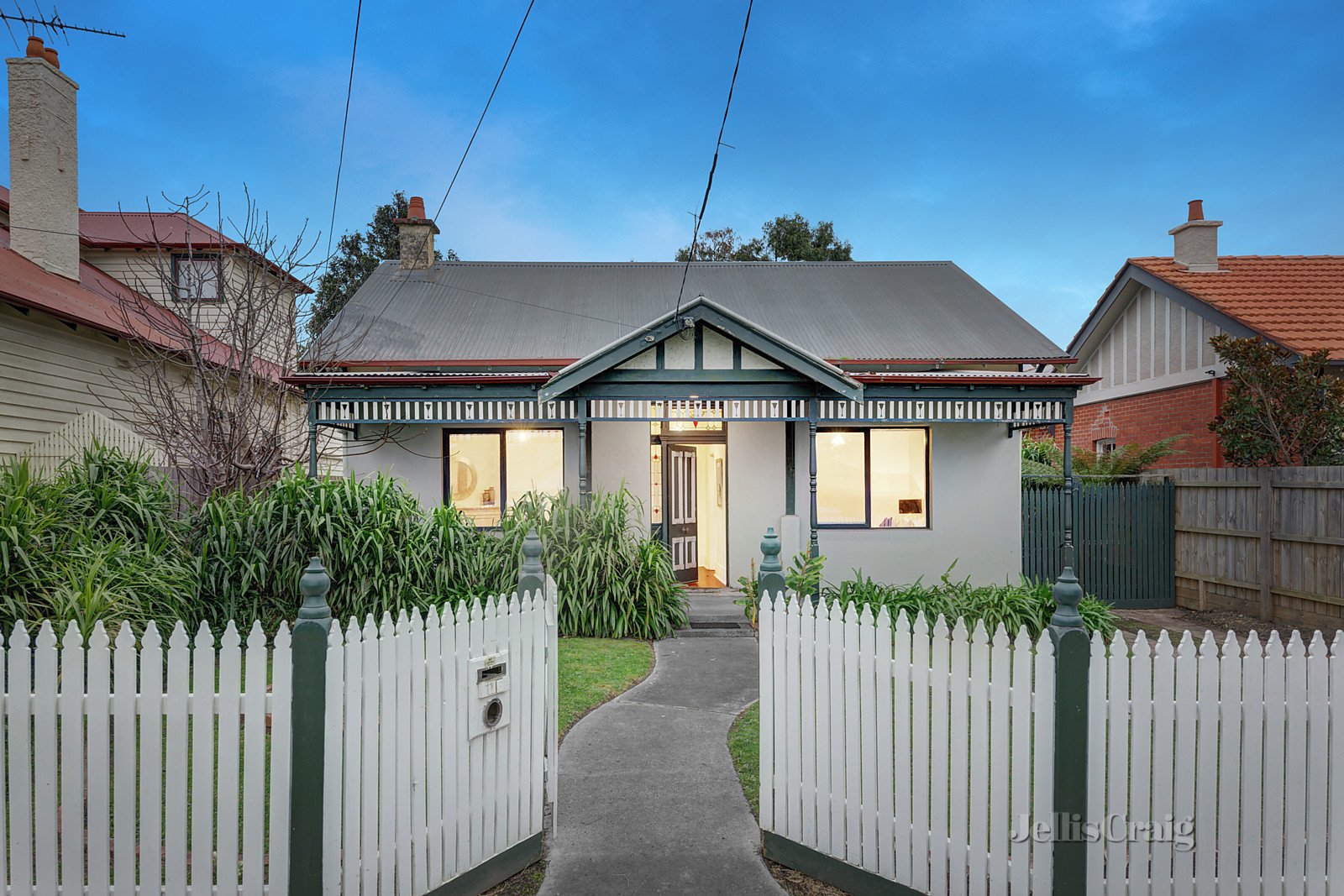 16 Perth Street, Murrumbeena image 1