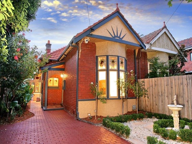 16 Pine Avenue, Elwood image 1