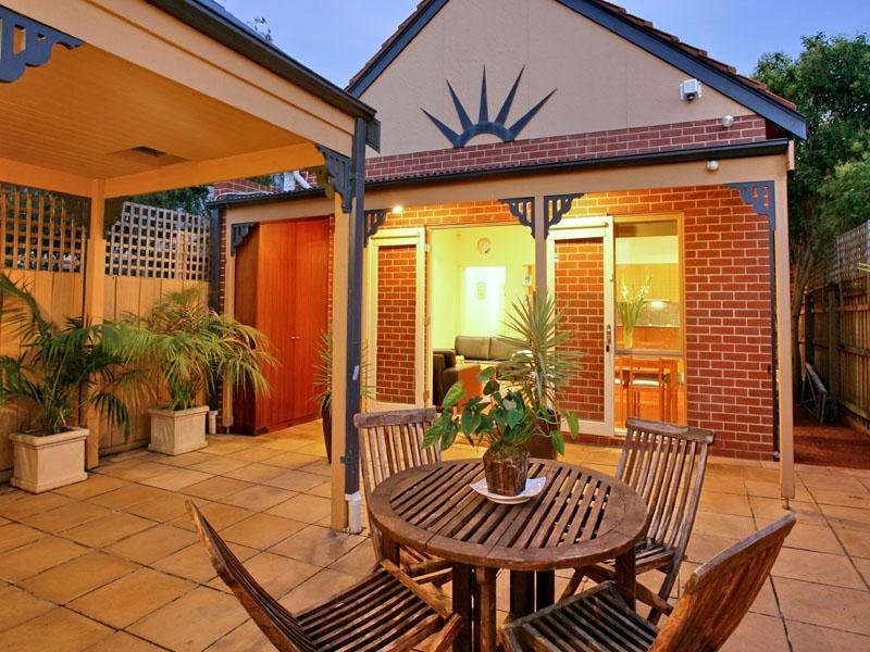 16 Pine Avenue, Elwood image 5