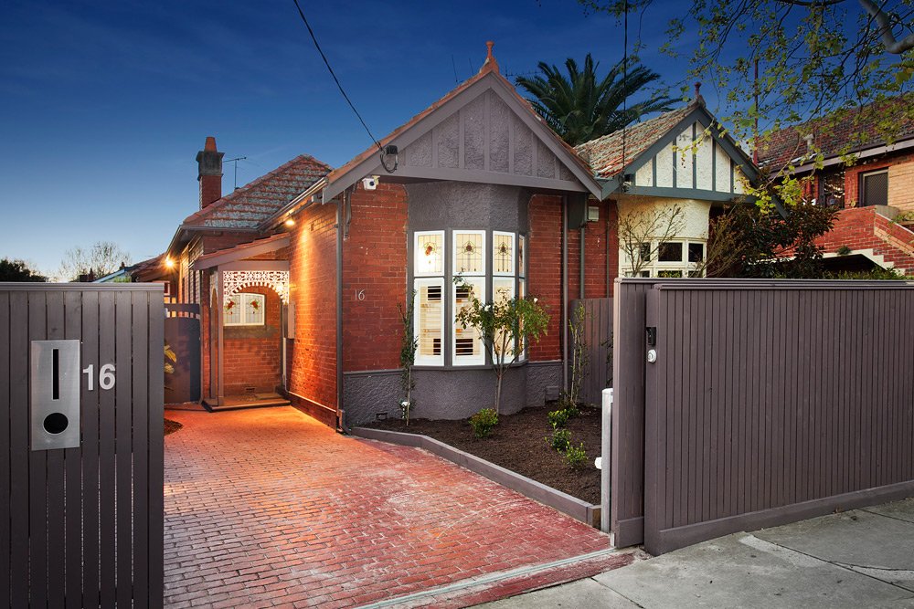 16 Pine Avenue, Elwood image 1