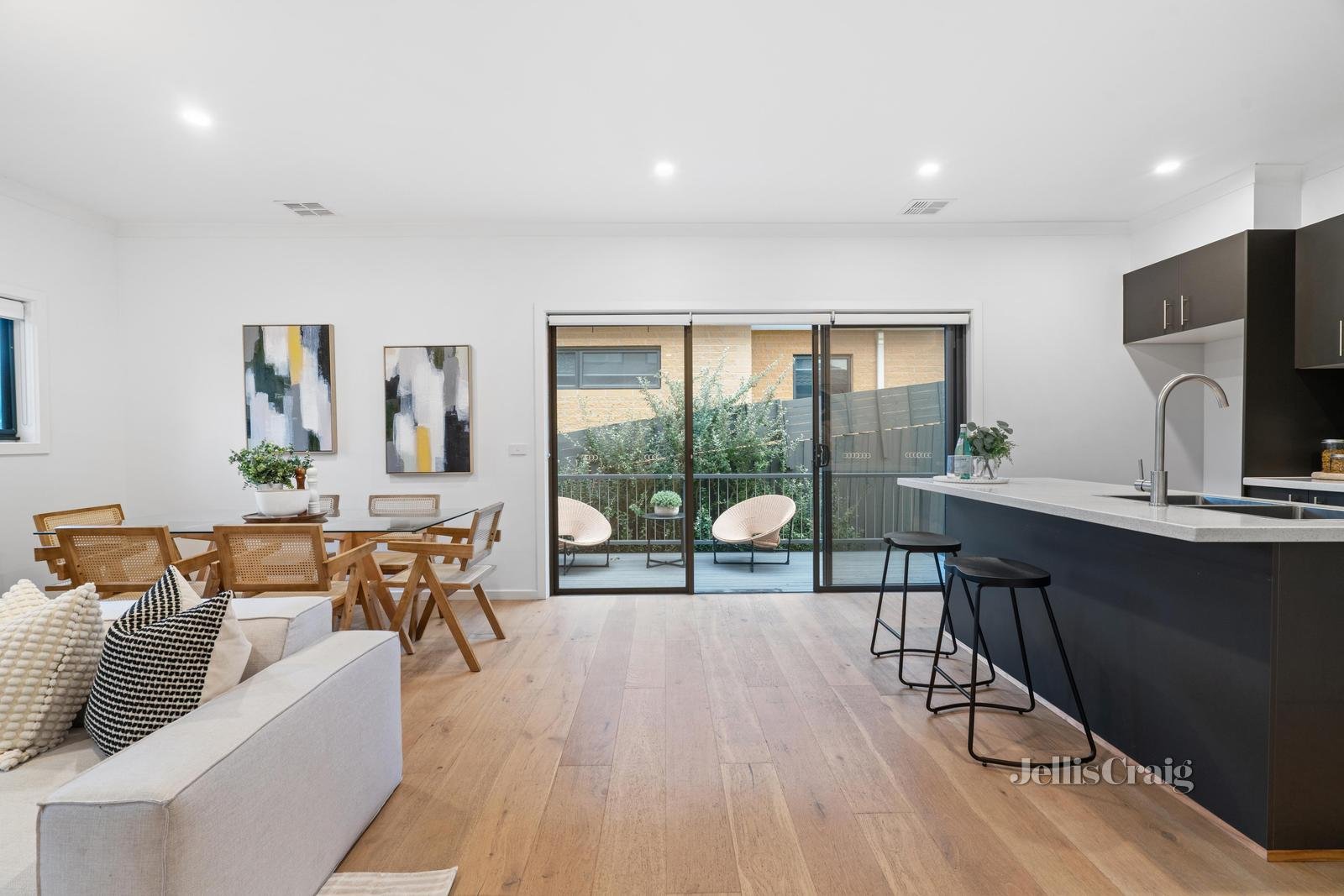 1/6 Prince Edward Avenue, Mitcham image 3