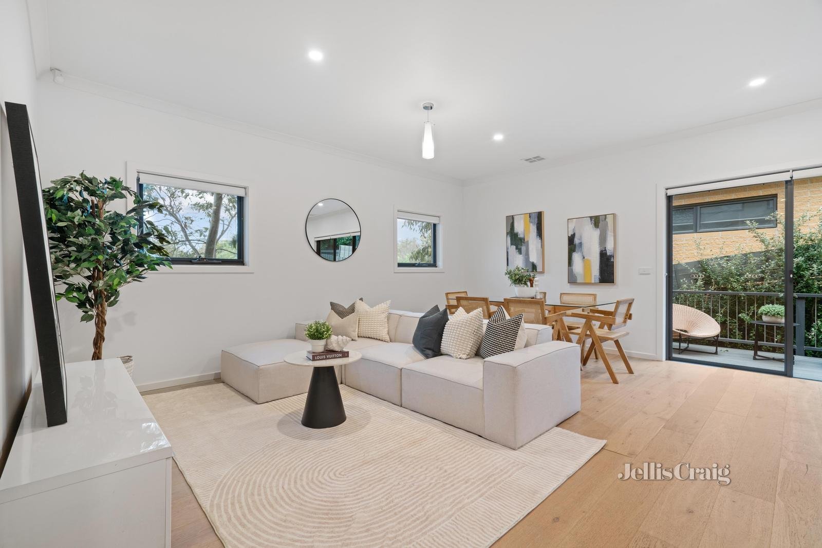 1/6 Prince Edward Avenue, Mitcham image 4