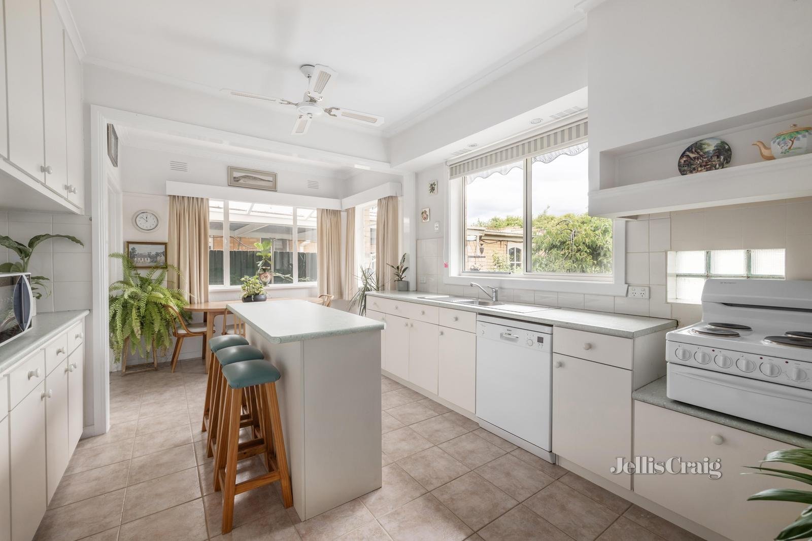 16 Quentin Road, Malvern East image 2