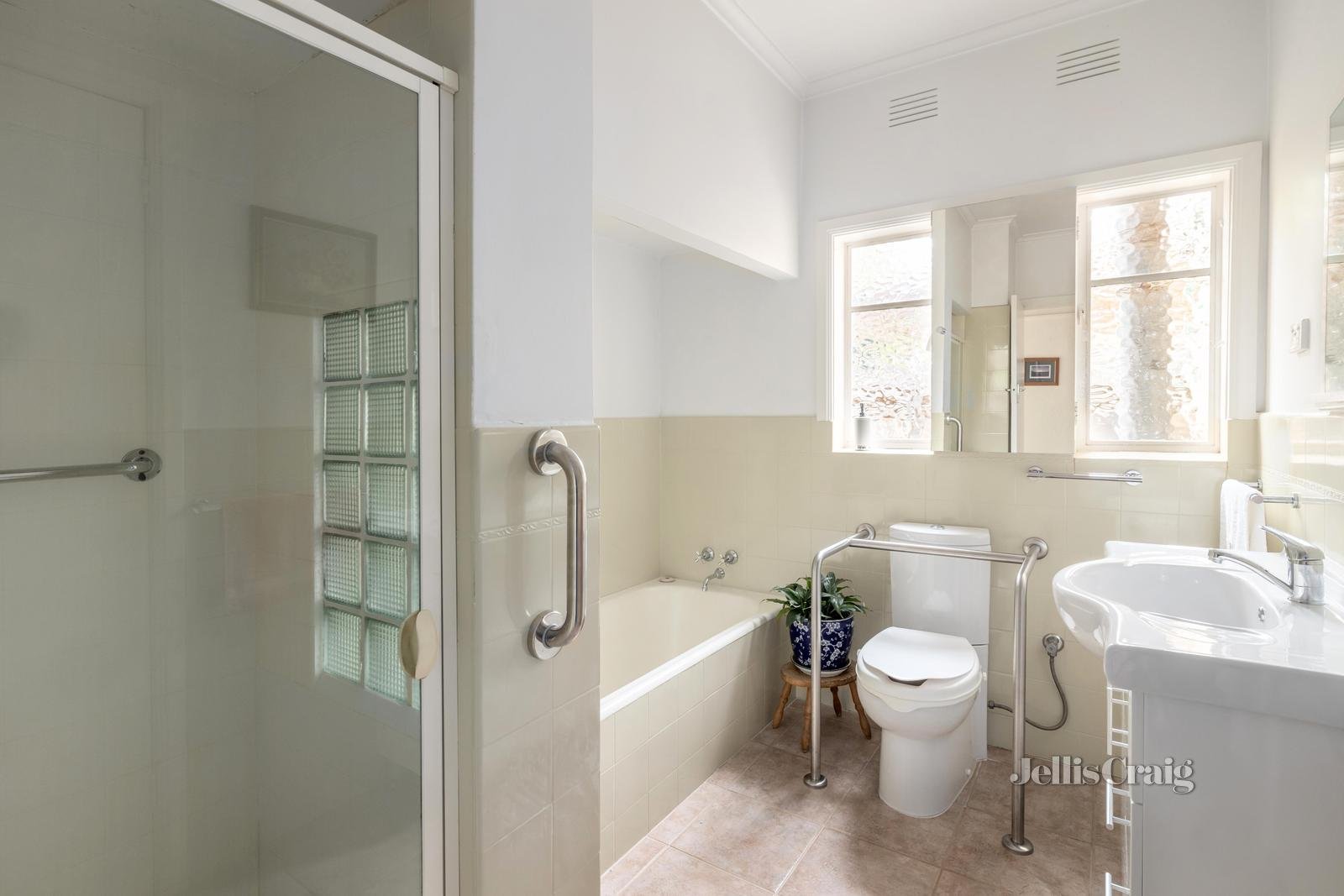 16 Quentin Road, Malvern East image 6