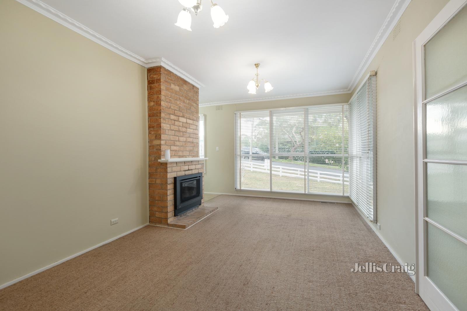 16 Reserve Avenue, Mitcham image 2