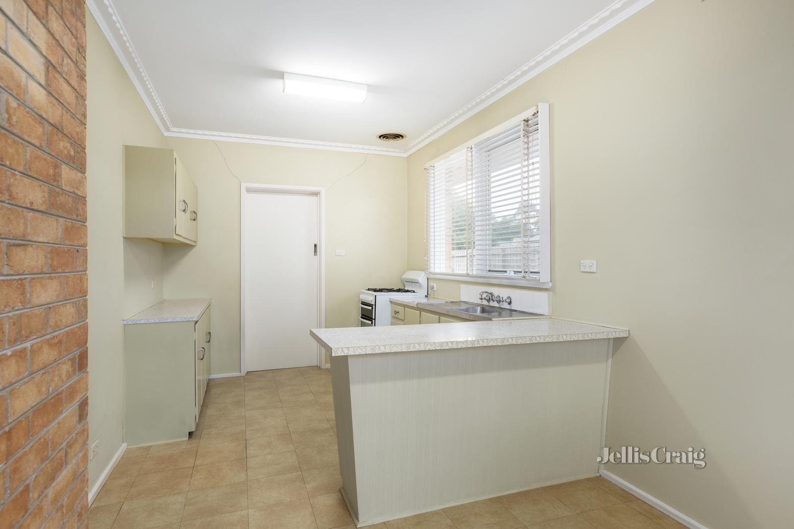 16 Reserve Avenue, Mitcham image 3