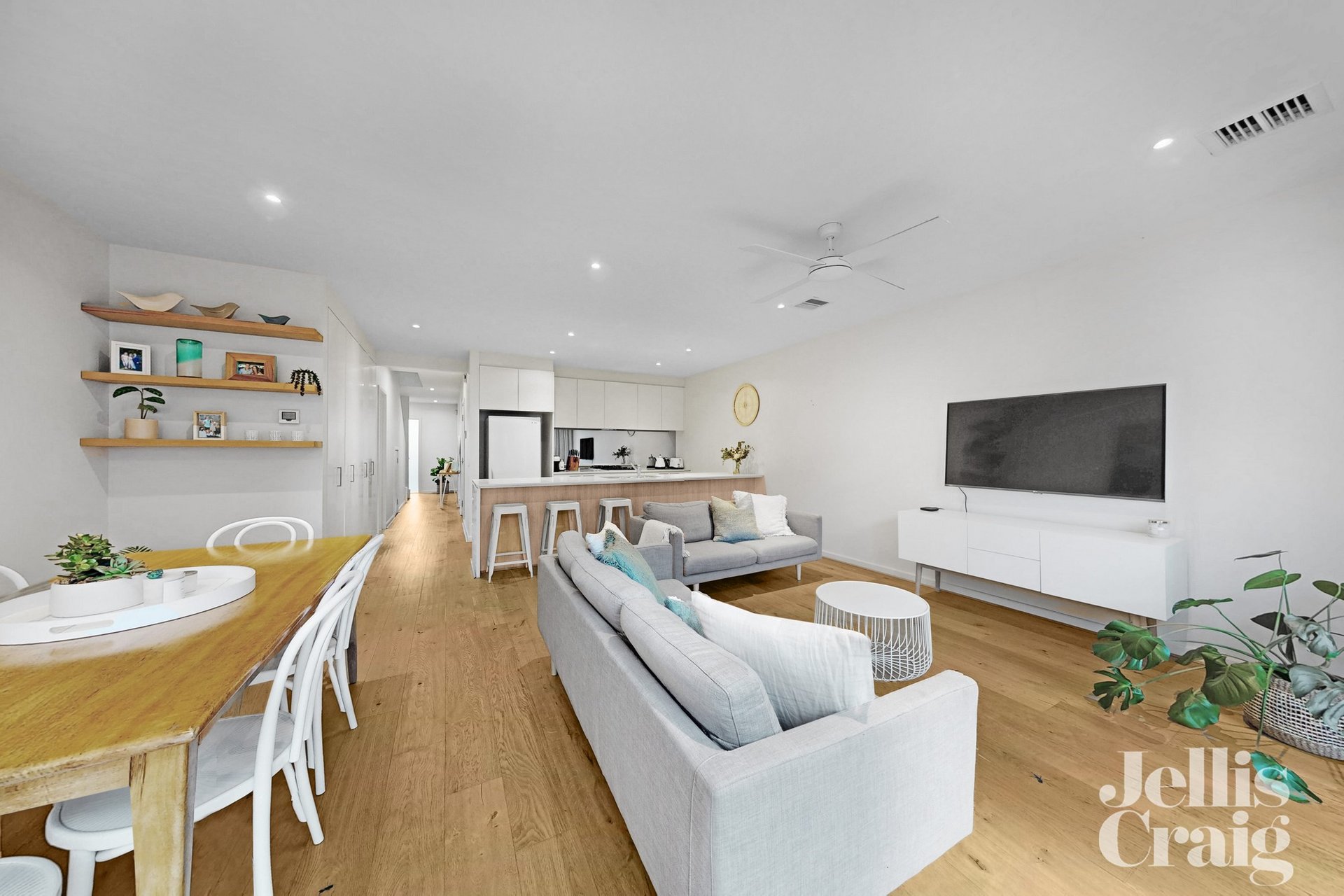 16 Retreat Drive, Ascot Vale image 2