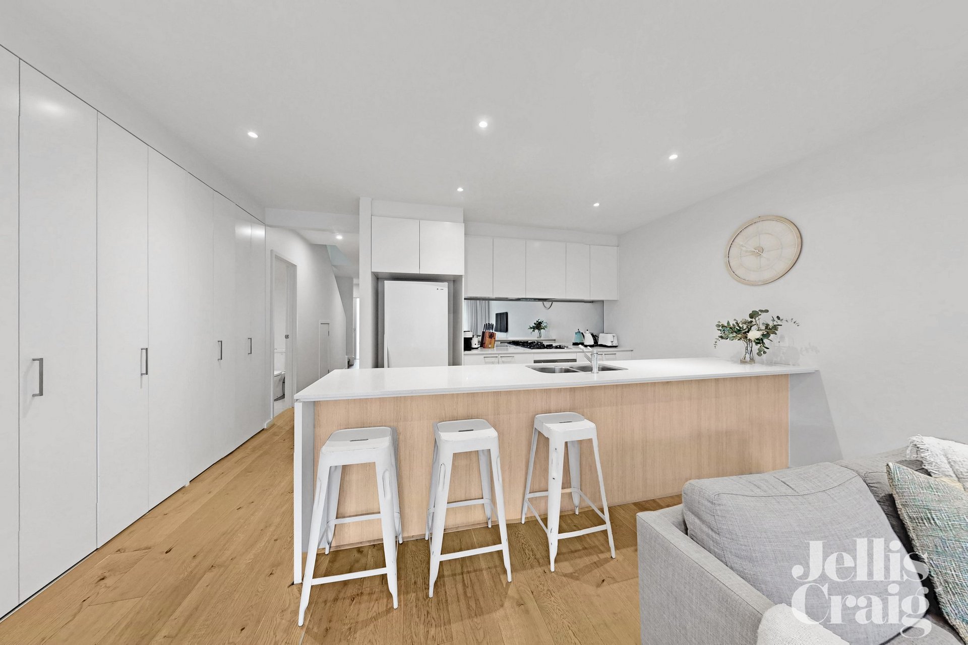 16 Retreat Drive, Ascot Vale image 3