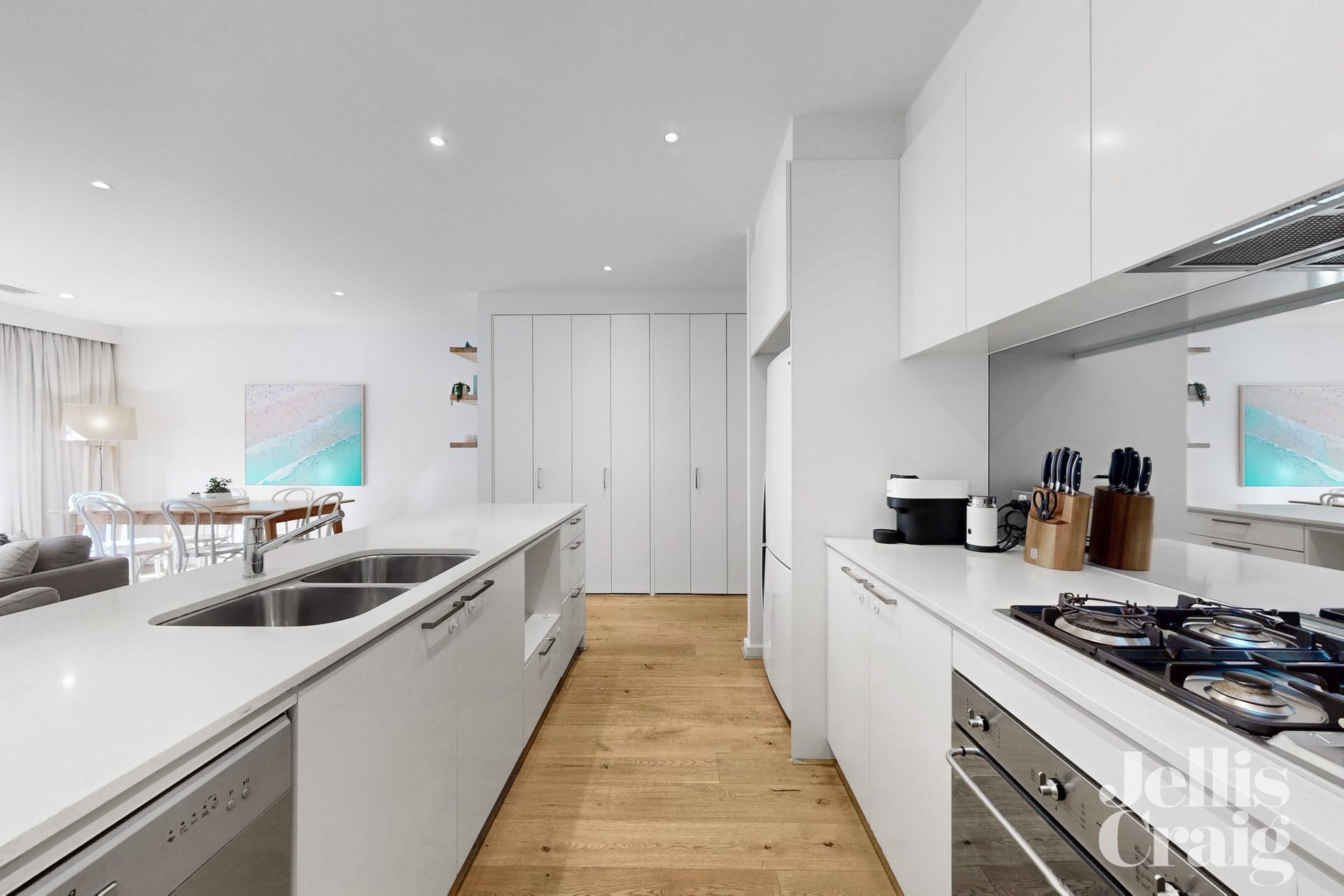 16 Retreat Drive, Ascot Vale image 4