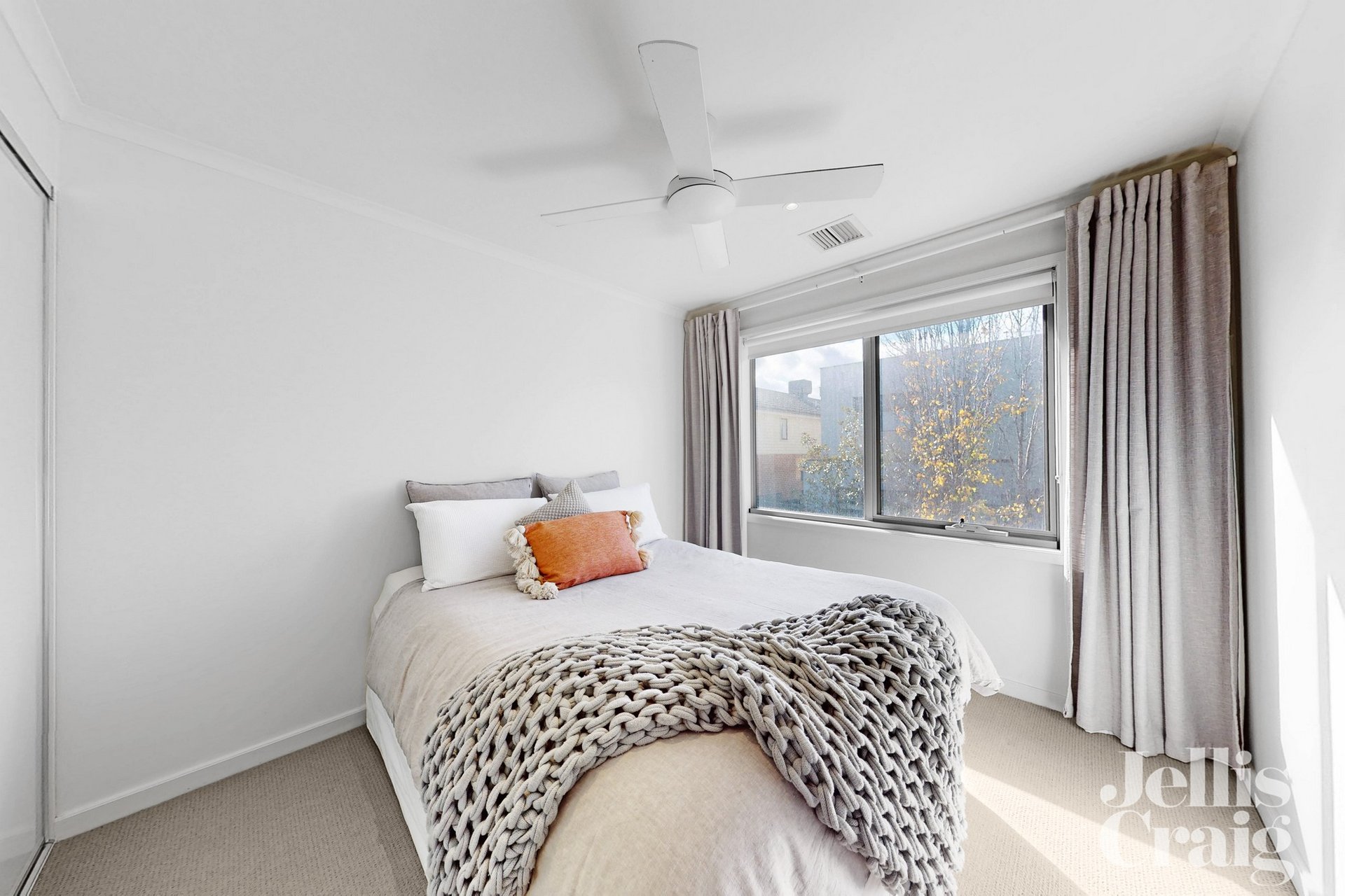 16 Retreat Drive, Ascot Vale image 8