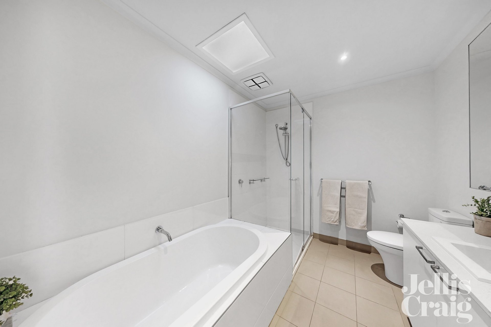 16 Retreat Drive, Ascot Vale image 13