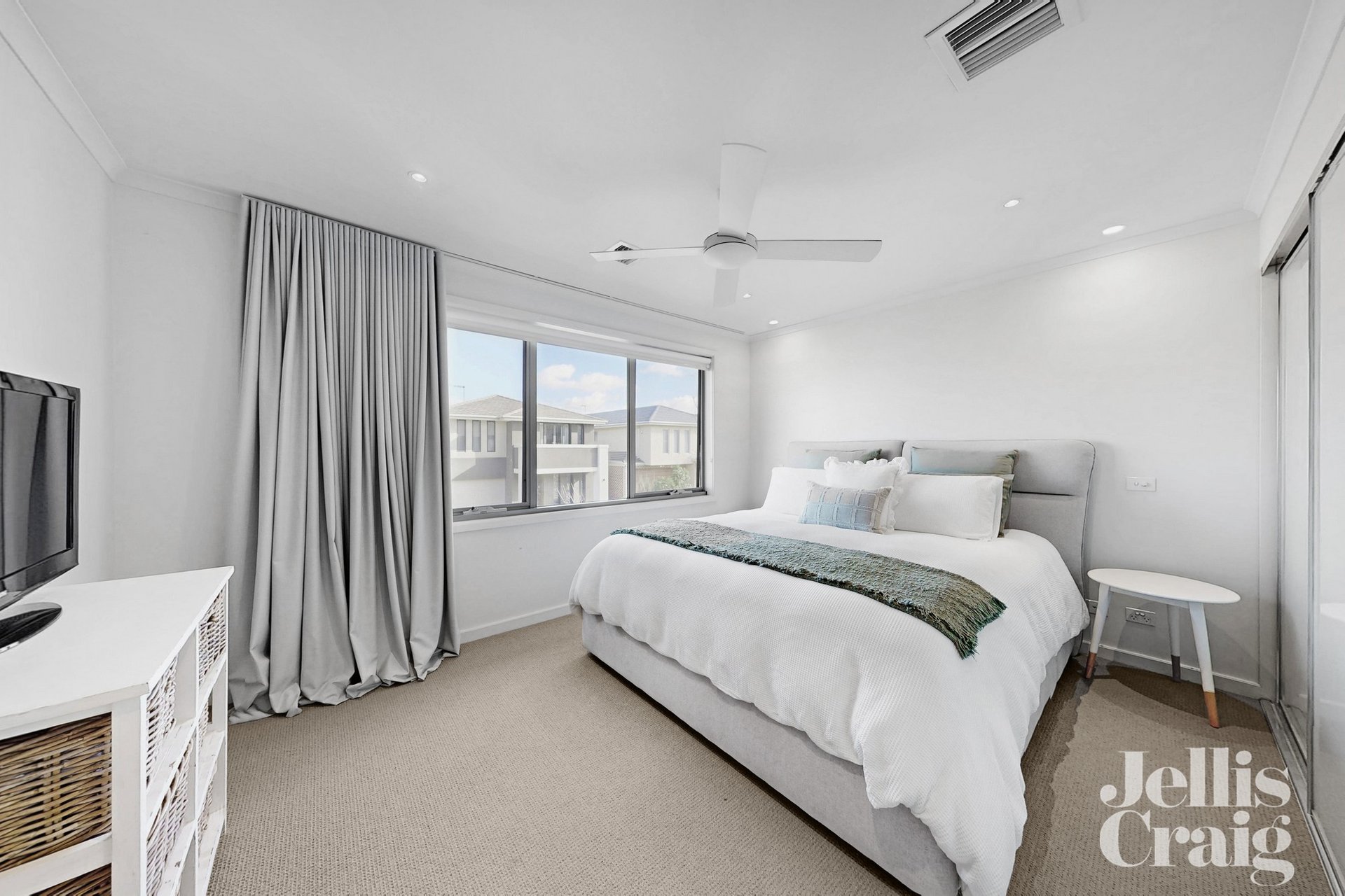 16 Retreat Drive, Ascot Vale image 9