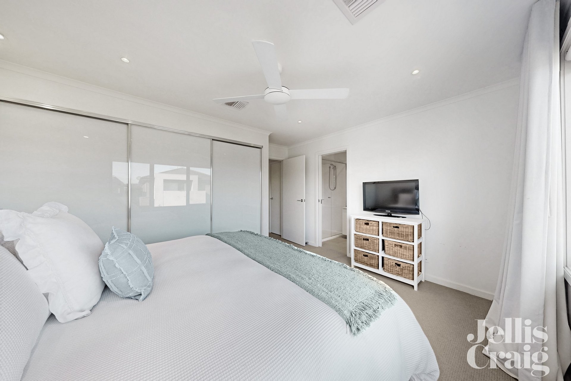 16 Retreat Drive, Ascot Vale image 10