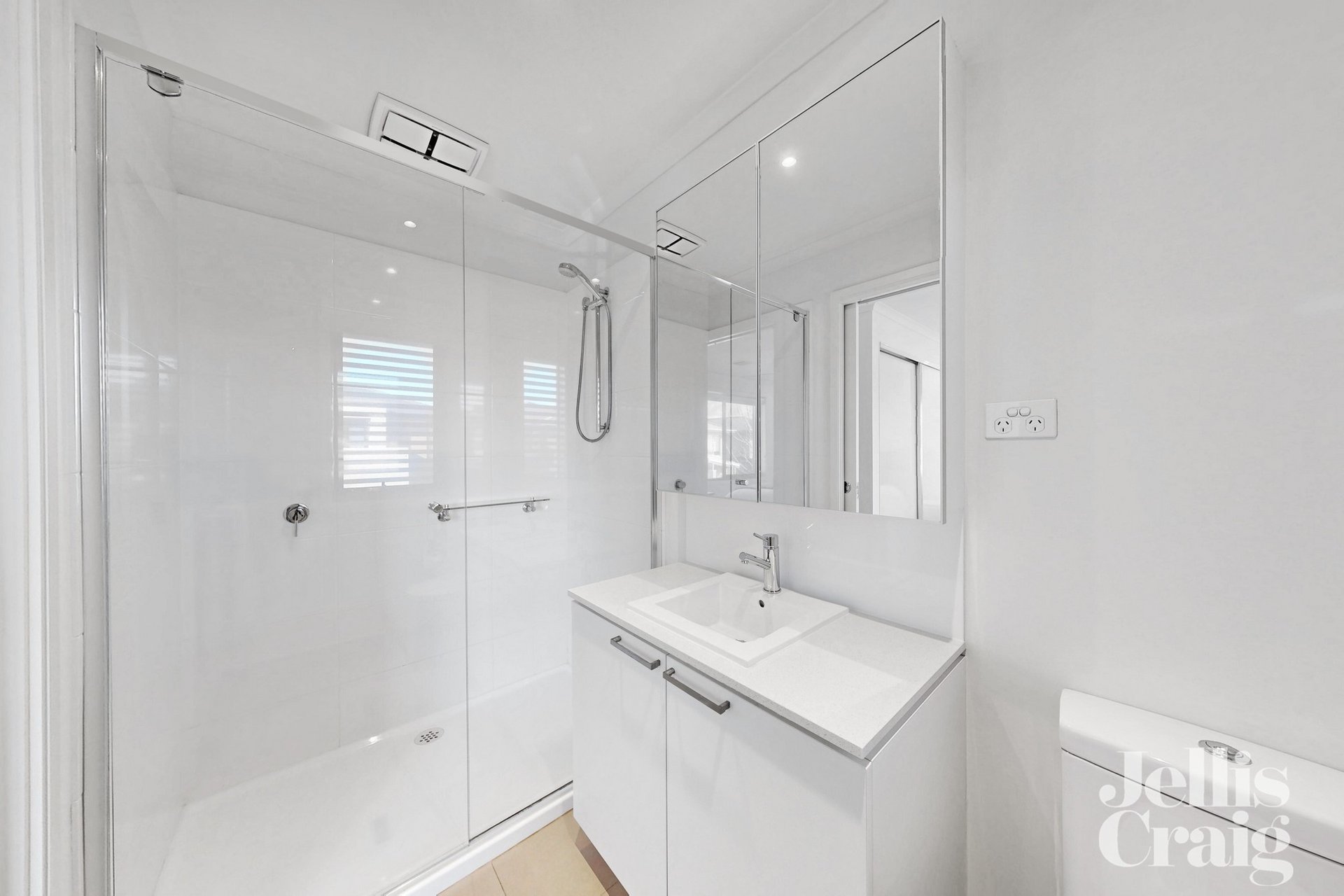 16 Retreat Drive, Ascot Vale image 12
