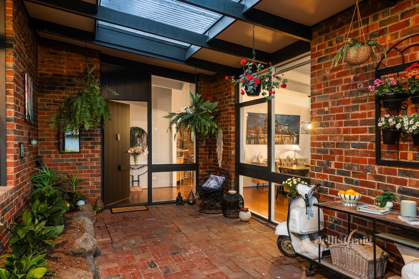16 Ridge Road, Greensborough image 1