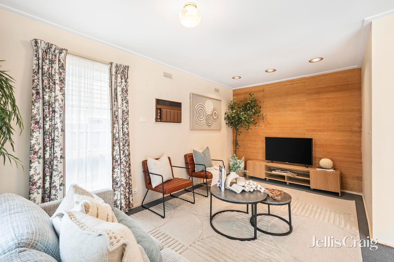 16 Robert Court, Croydon image 2