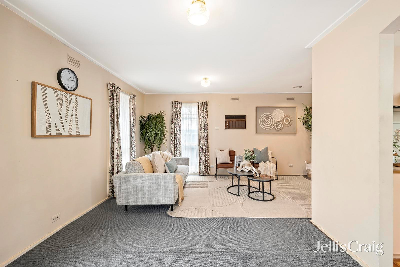 16 Robert Court, Croydon image 3