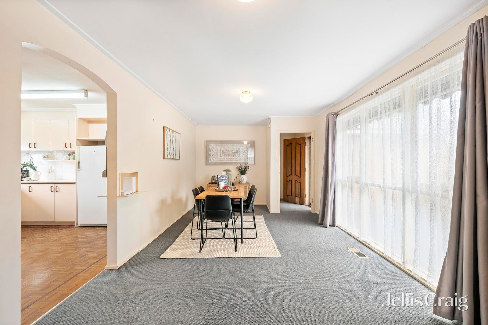 16 Robert Court, Croydon image 6