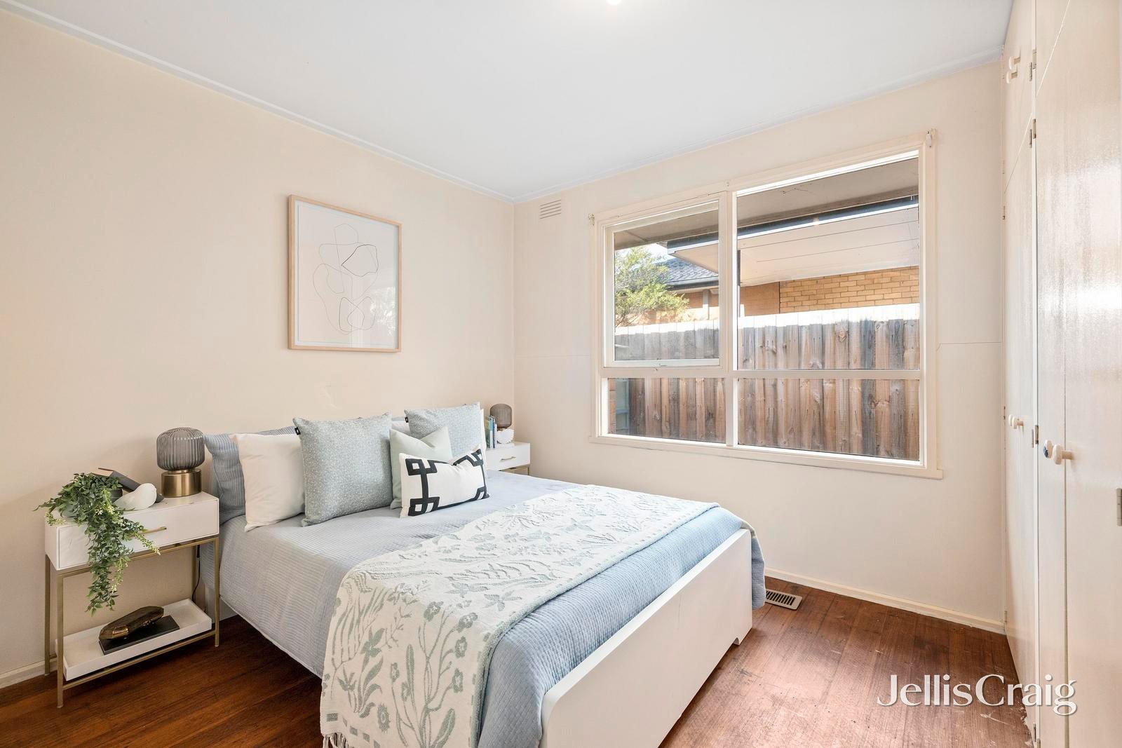16 Robert Court, Croydon image 9