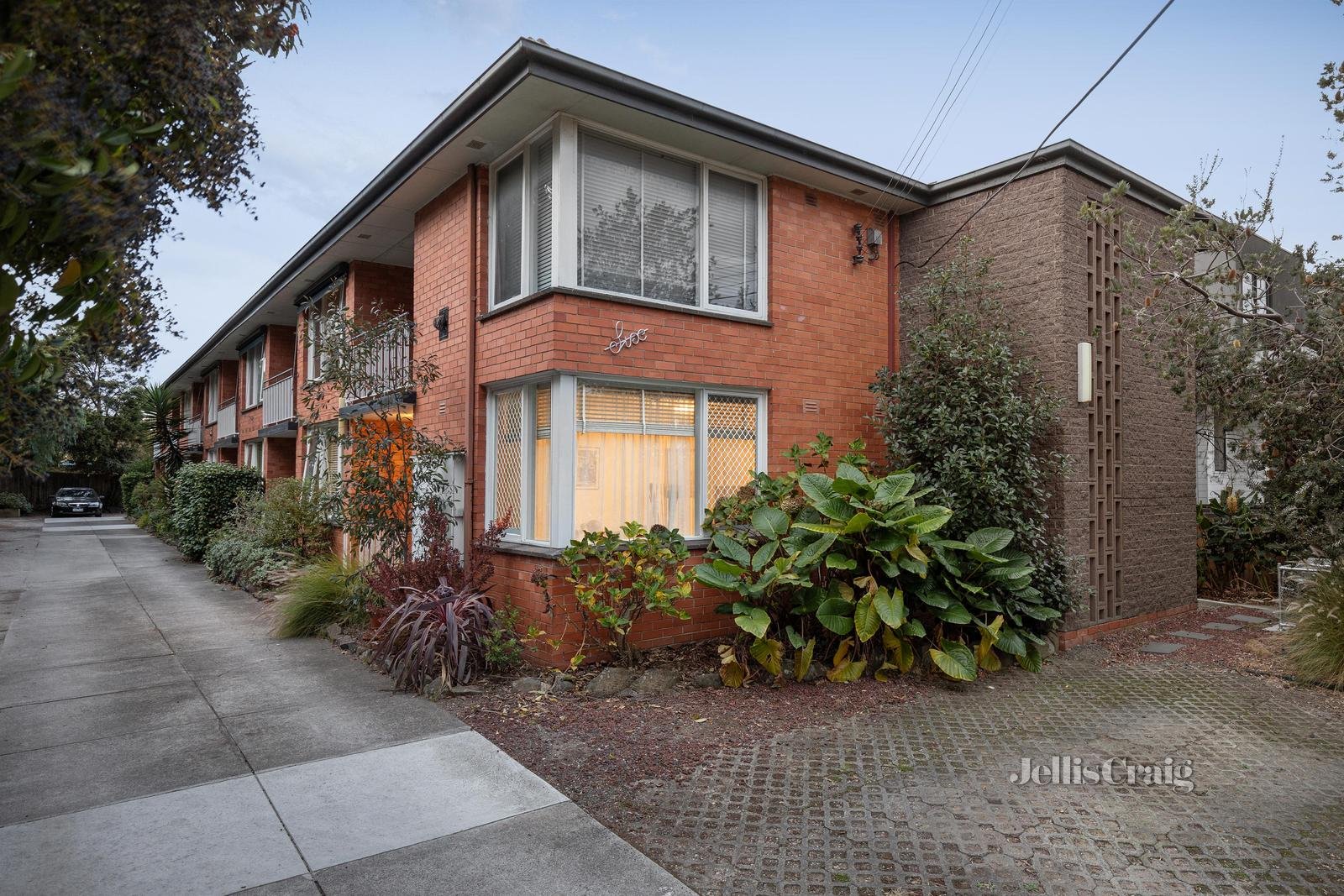 1/6 Rocke Street, Ivanhoe image 1