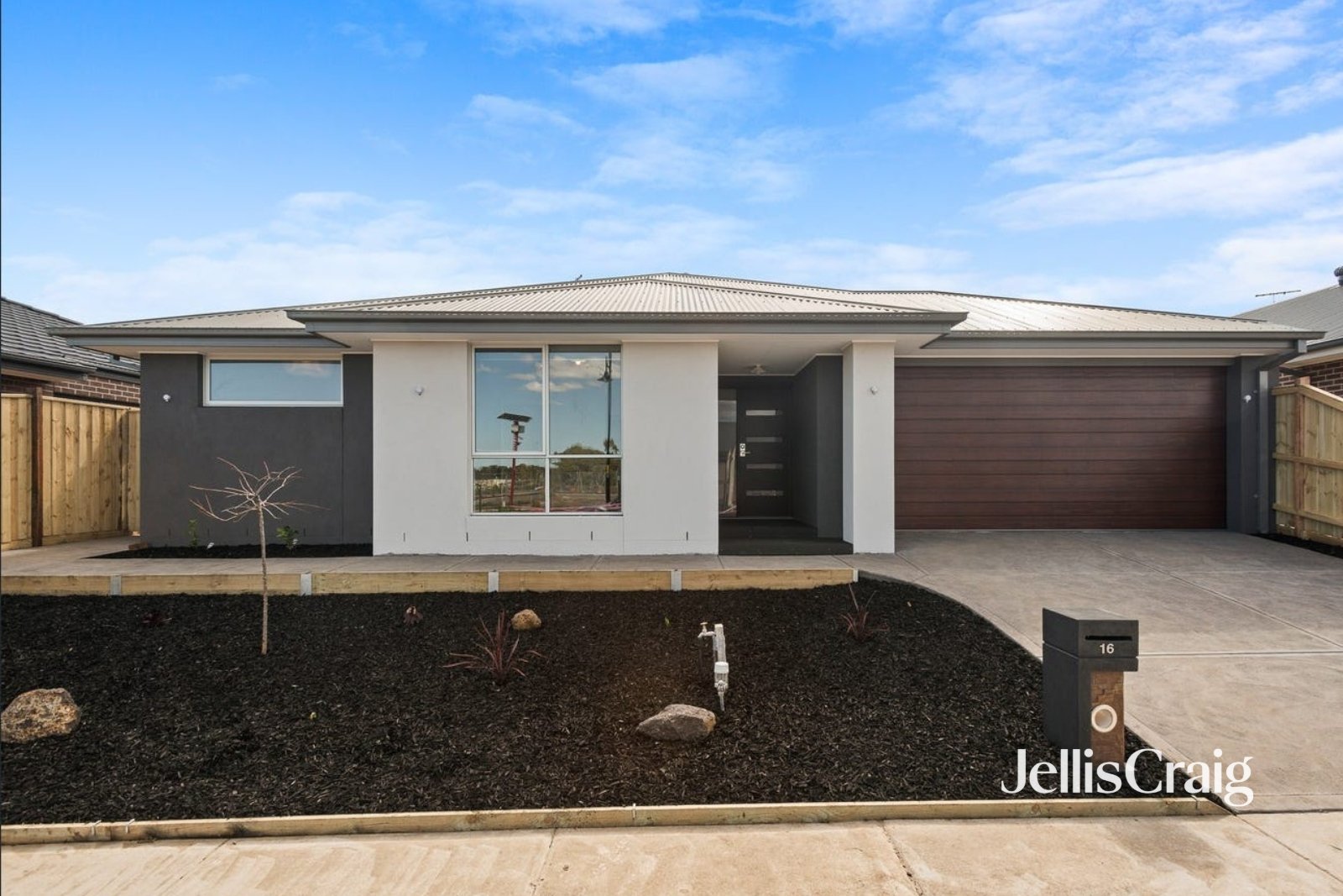 16 Roderick Avenue, Doreen image 1