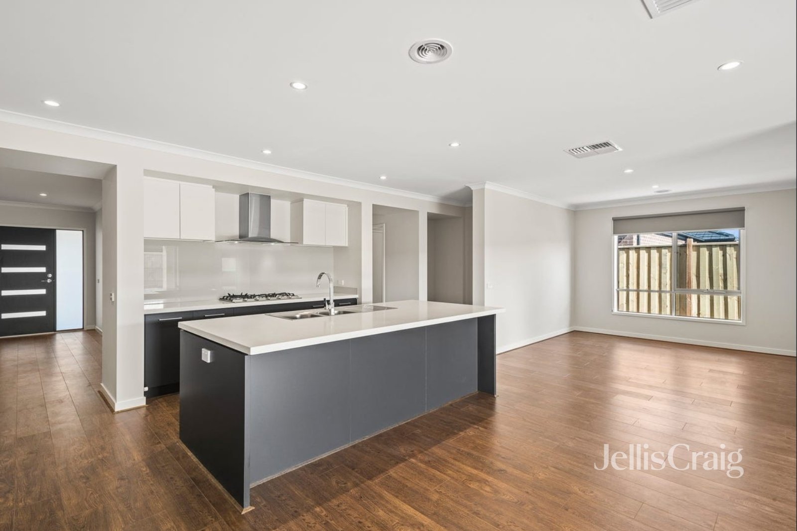 16 Roderick Avenue, Doreen image 2