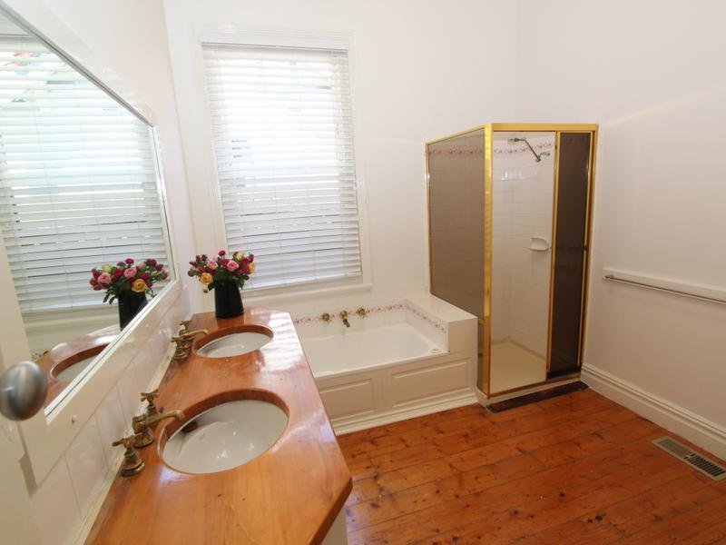 Property Gallery Thumbnail 9