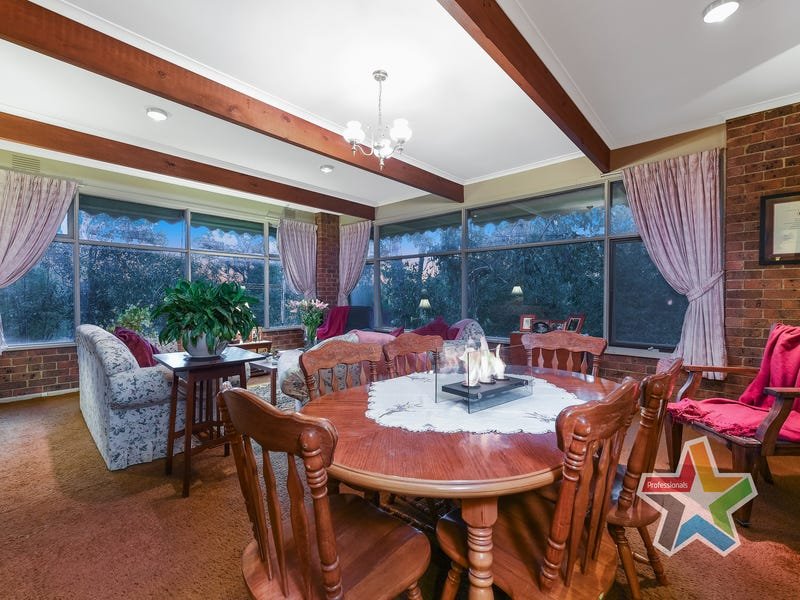16 Ruthven Way, Ringwood East image 2